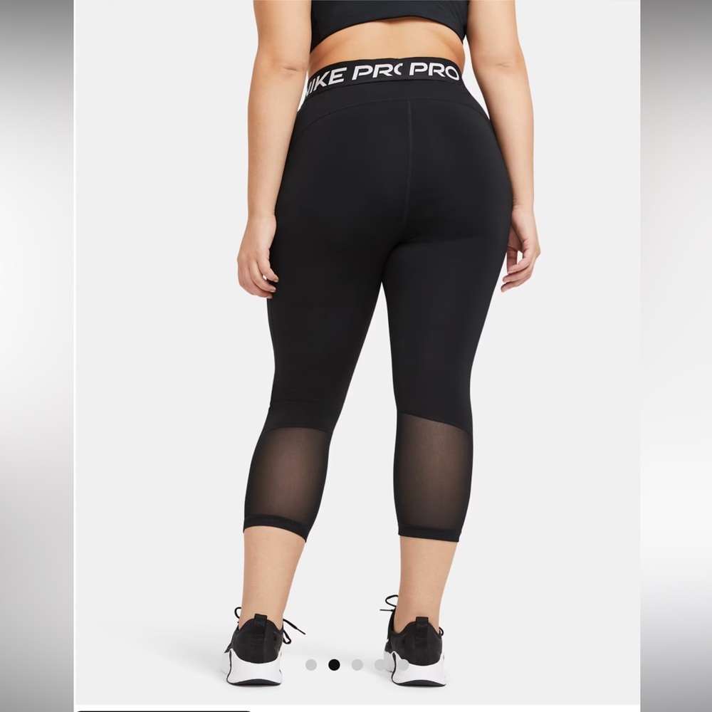Nike Pro mid-rise crop legging size small